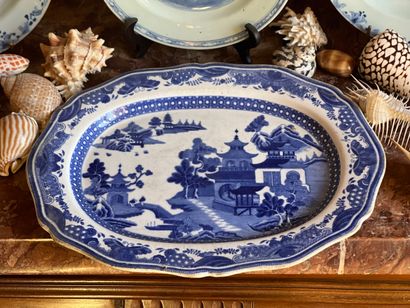 Plat en porcelaine de la Compagnie des Indes...