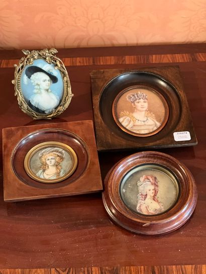Quatre miniatures