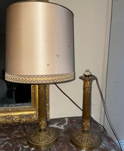 Deux bougeoirs à décor de feuillages montés...