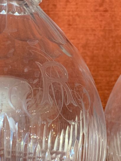Trois carafes en cristal taillé, gravées...