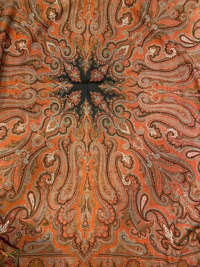 
Châle carré en laine à motifs cachemire...