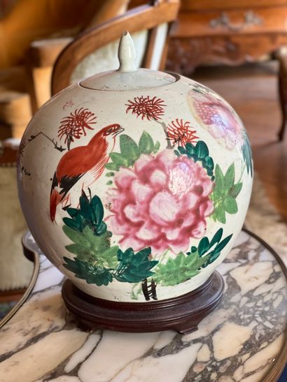 Potiche couverte en porcelaine de Chine à...