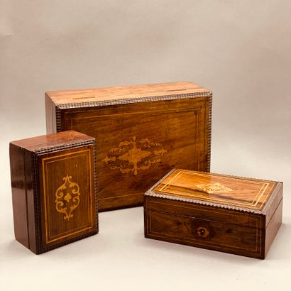 Trois boîtes en placage de palissandre et...