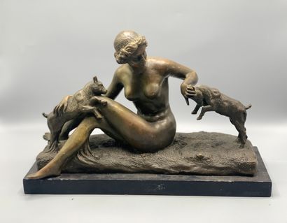 Nymphe entourée de deux chevreaux.

Bronze...