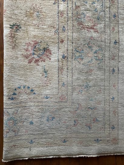 Tapis moderne mécanique 

290 x 290 cm