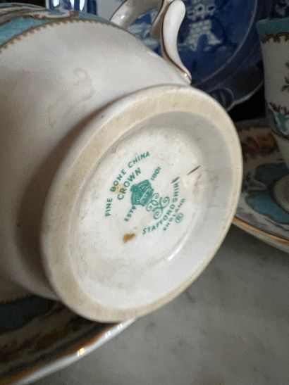 Deux grandes tasses en porcelaine anglaise...