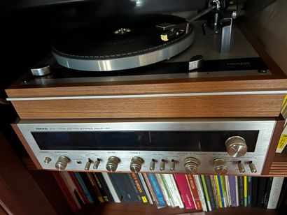 Chaine HI-FI comprenant une platine vinyle...
