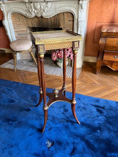 Petite sellette quadrangulaire en bois de...