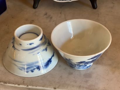 Paire de bols en porcelaine de Chine à décor...