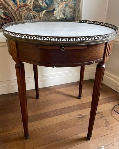 Table guéridon de style Louis XVI (accident)

Hauteur...
