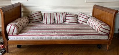 Banquette de style Directoire (travail moderne)

86...