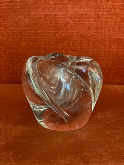 Petit vase en cristal Daum, signé 

Hauteur :...