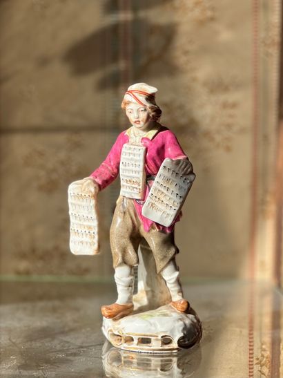 Statuette en porcelaine de Saxe représentant...