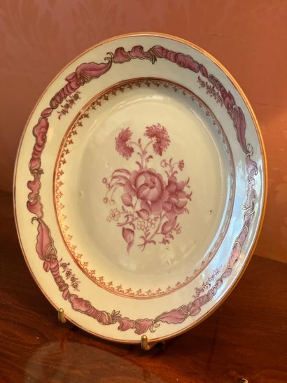 Assiette en porcelaine de la Compagnie des...