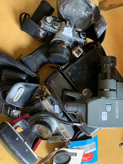 Lot d'appareils photo et divers