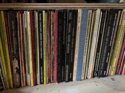 Environ une centaine de disques vinyles,...