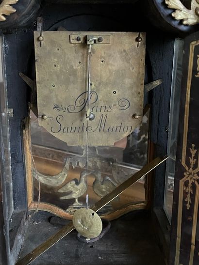 Petit cartel et son applique en placage d'écaille...