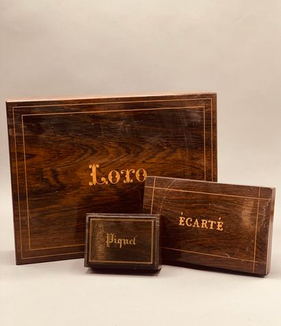Trois boîtes à jeux romantiques dont :

Une...