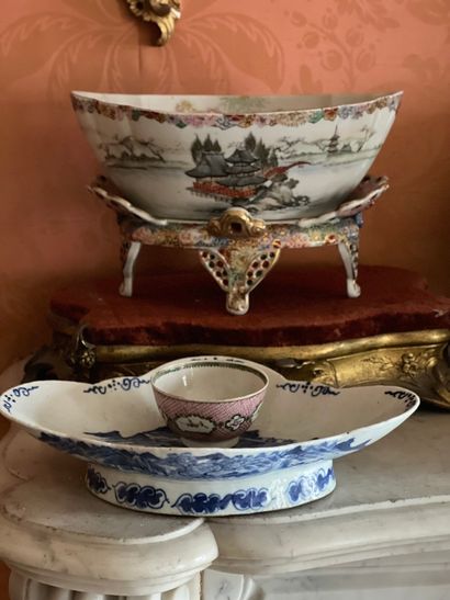 Lot d'objets en porcelaine de Chine comprenant,...