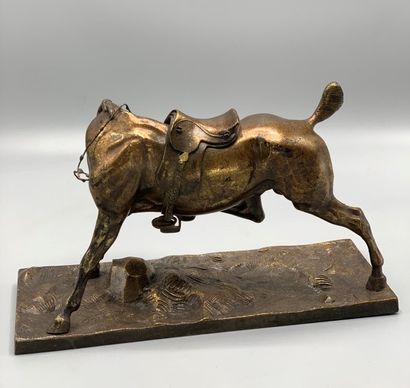 Ecole XXe siècle

Cheval harnaché

Bronze...
