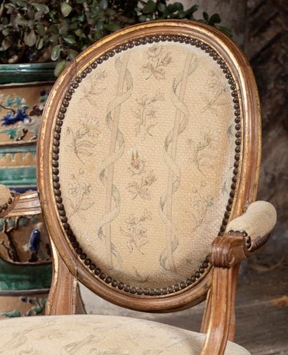 
Cabriolet armchair with medallion back in...