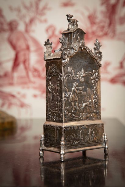 
Silver tea box with stamped decoration of...