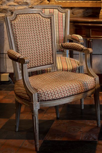 
Suite of four armchairs cabriolets in grey...