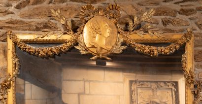 
Important carved and gilded wood mirror...