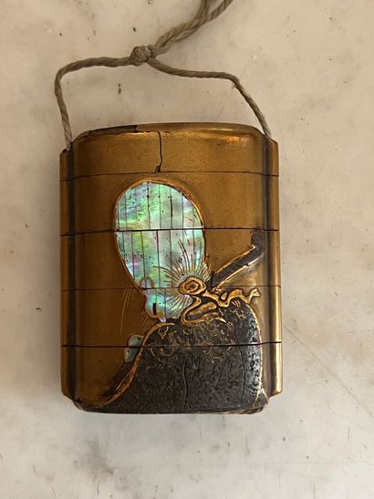 
JAPAN - 17th/18th century 




Inro with...