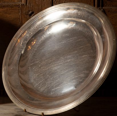 
Paire de plats ronds en argent, modèles...