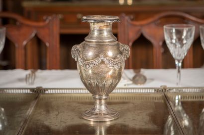 
Paire de petits vases balustres en argent...