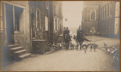 
Lot of two old photographs:




Photograph...