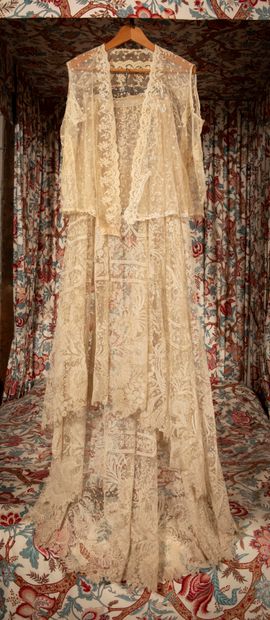 
Wedding dress train and lace vest (wear...