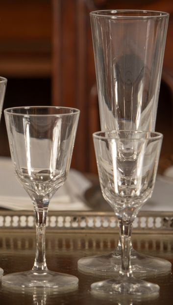 
Part of service of crystal glasses including...