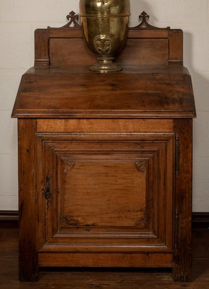 
Small writing desk in natural wood opening...