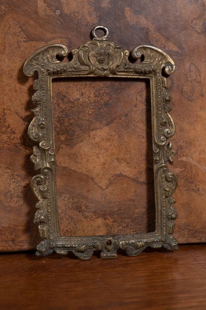 
Chiseled bronze frame with old traces of...