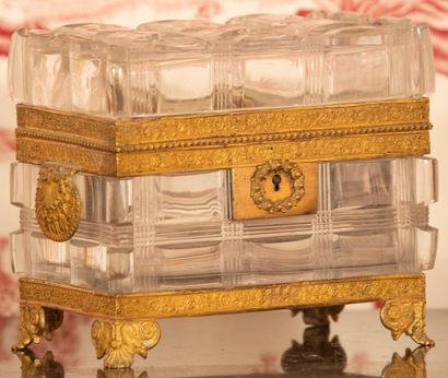 
Jewelry box in molded crystal and gilt bronze...