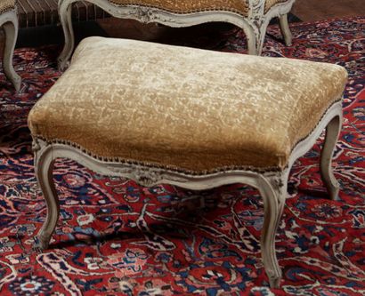 
Duchess broken in grey relacquered wood...