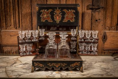 
Cave à liqueurs en marqueterie de cuivre...