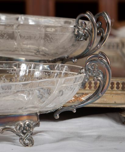 
Paire de coupes en cristal taillé à décor...