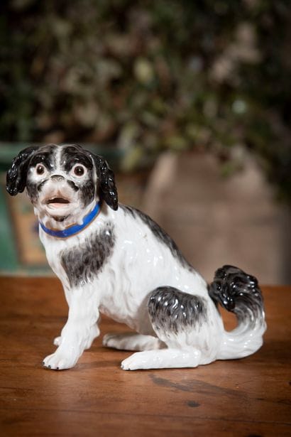 
Porcelain dog with polychrome decoration.




Height...