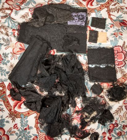 
Set of tulle and black lace.




Wide metre...