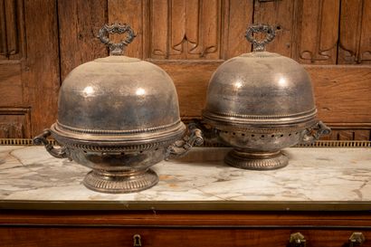 
Paire de réchauds et leurs cloches en métal...