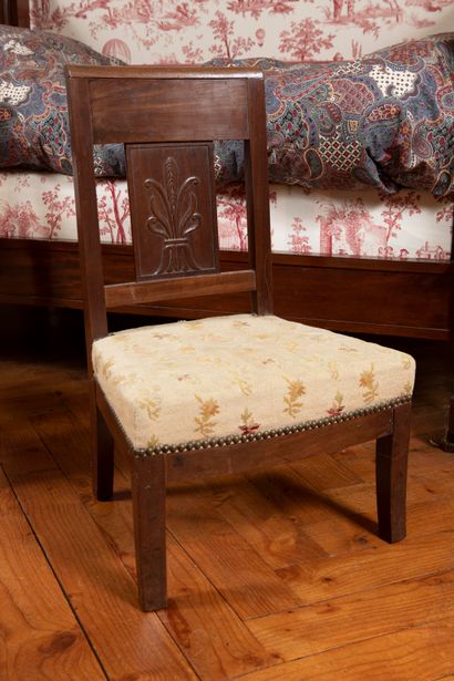
Two mahogany and mahogany veneer chairs...