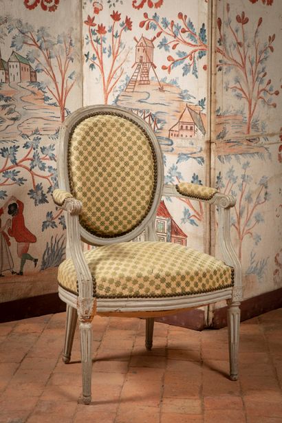 
Cabriolet armchair in grey lacquered wood...