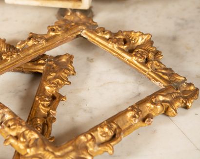 
Two small frames in gilded wood decorated...