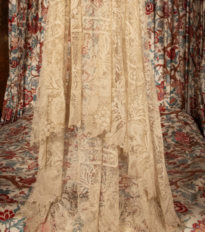 
Wedding dress train and lace vest (wear...