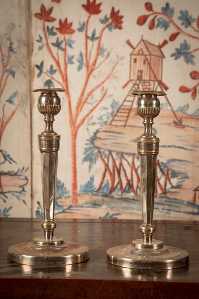 
Pair of candlesticks in silvered bronze,...