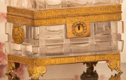 
Jewelry box in molded crystal and gilt bronze...