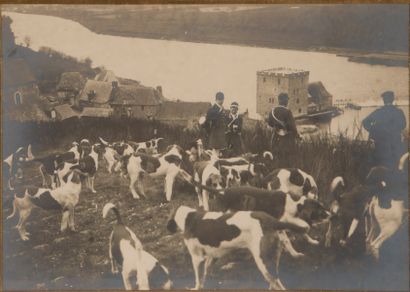 
Lot of two old photographs:




Photograph...